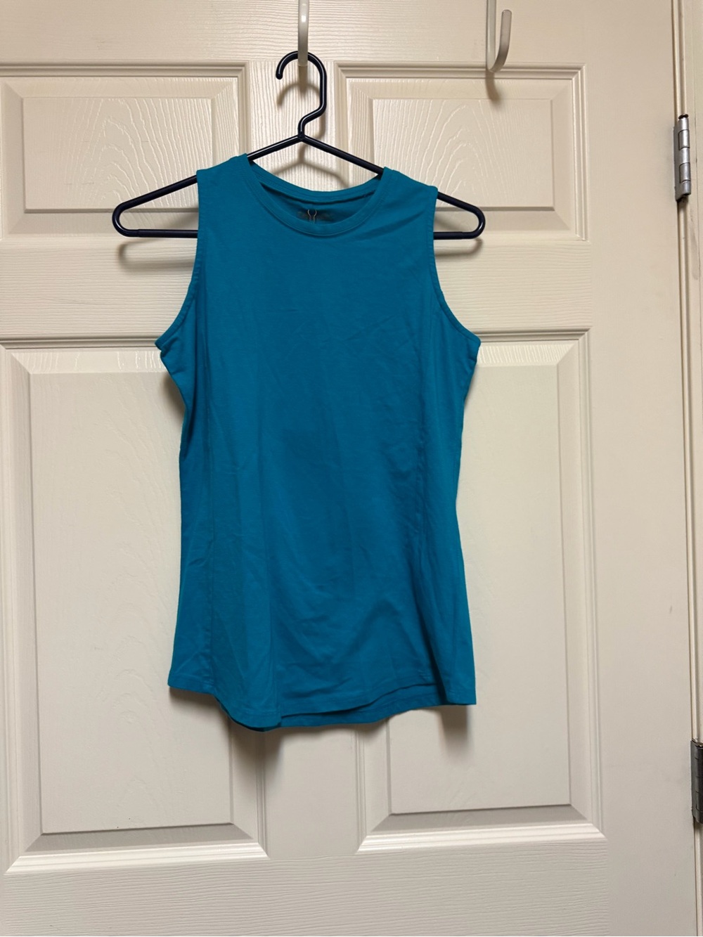Sleeveless Crewneck Tank Top in Teal